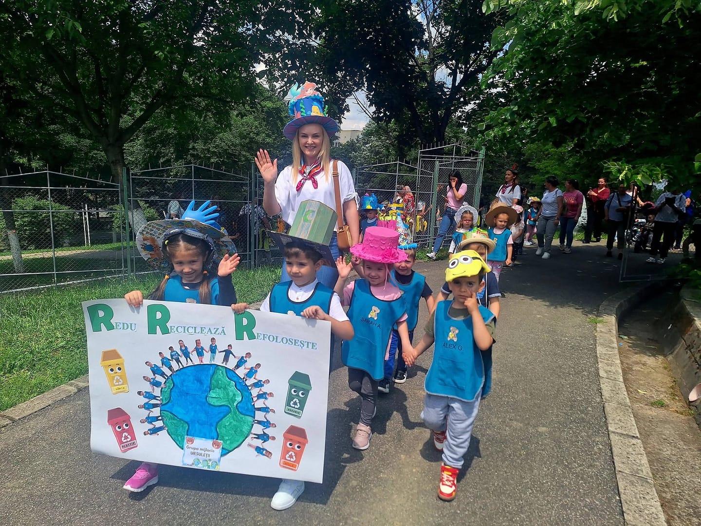EcoSalvatorii: Aproape 2.000 de copii au demonstrat că planeta se poate salva și cu o EcoPălărie