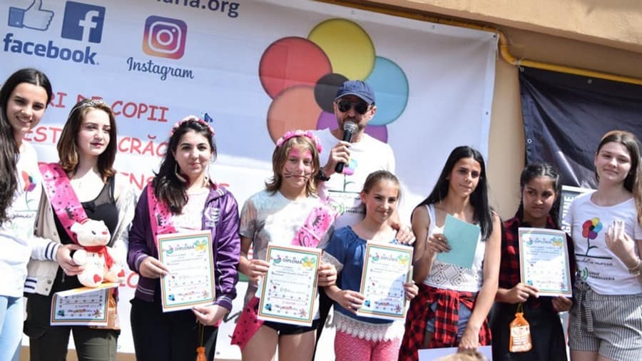 Zâmbete în Insula de Bucurie