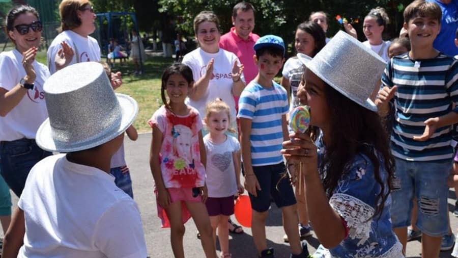 Zâmbete în Insula de Bucurie